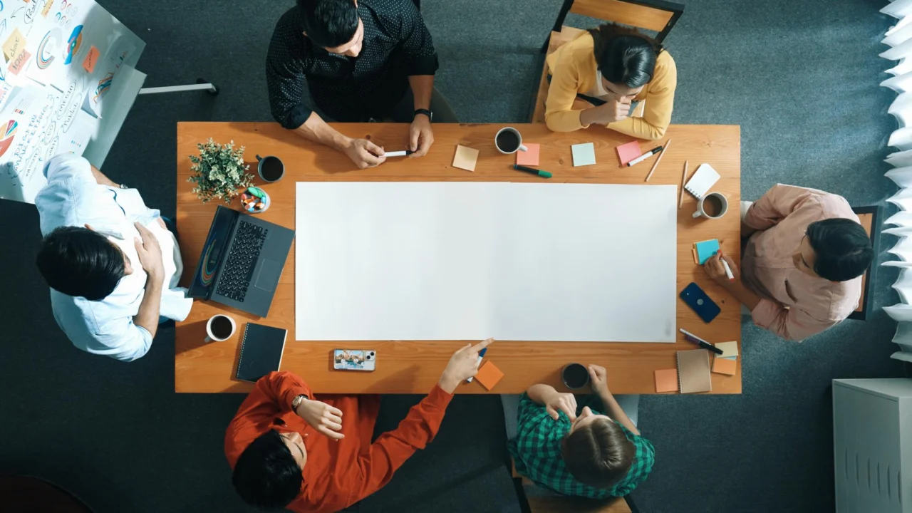 A weekly leadership review keeping the same priorities and metrics in view